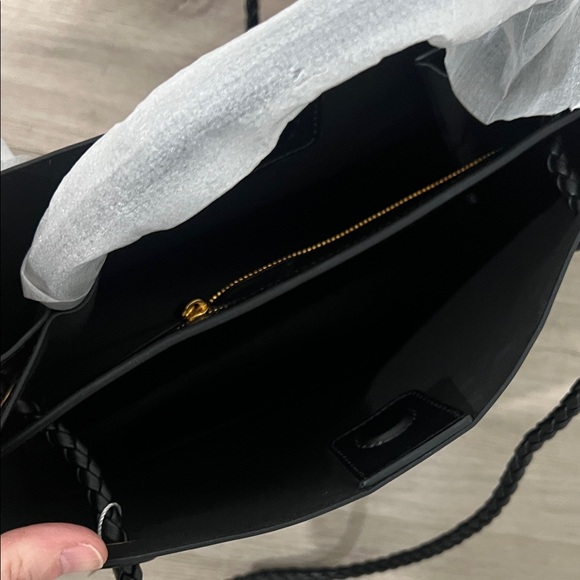 Sleek Soera Black Woven Tote Bag - Picture 9 of 12